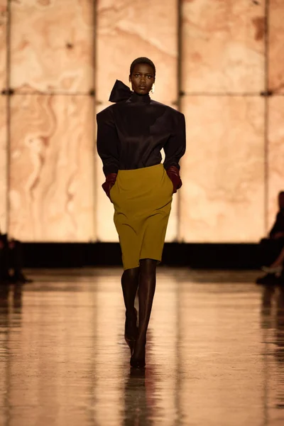 Look 14